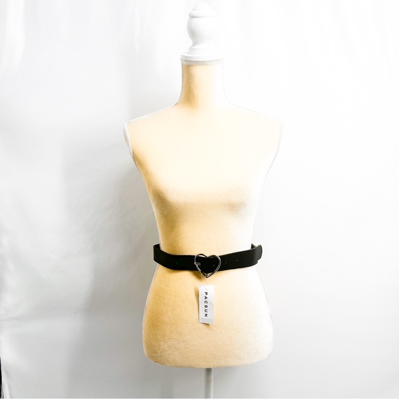 BRANDY MELVILLE BLACK FAUX LEATHER SILVER HEART BELT - Picture 5 of 11